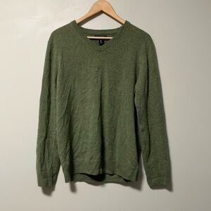 Isaac Mizrahi 100% 2-ply cashmere olive Green V-Neck Sweater